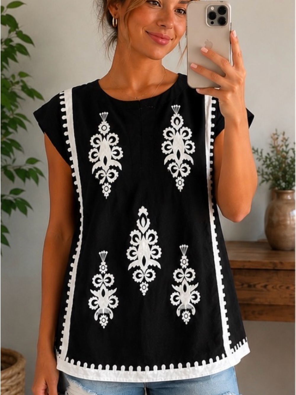Umgee NWOT Black White Boho Floral Print Top Size Small Viscose Boutique Blouse